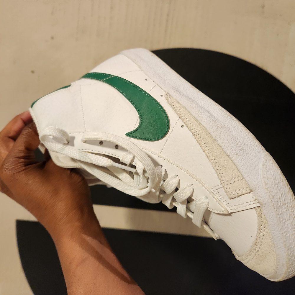 Nike White and Green Sneakers